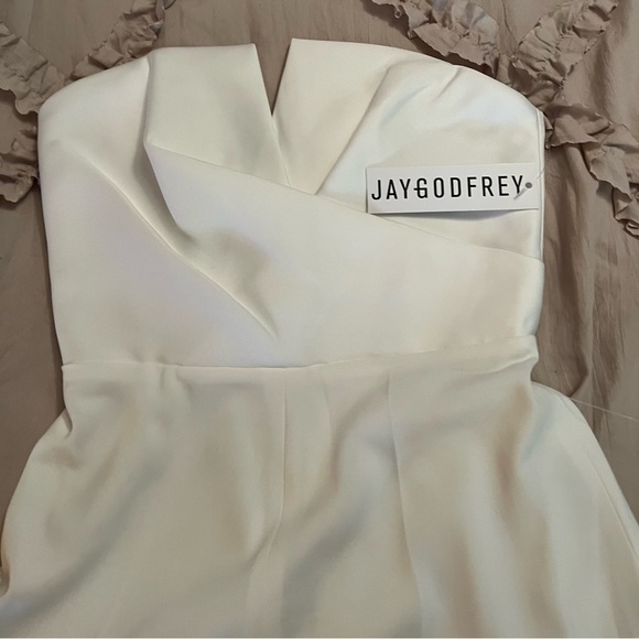 JAYGODFREY NWT White Plunging Halter Jumpsuit with Open Back, size 0 - Picture 3 of 6